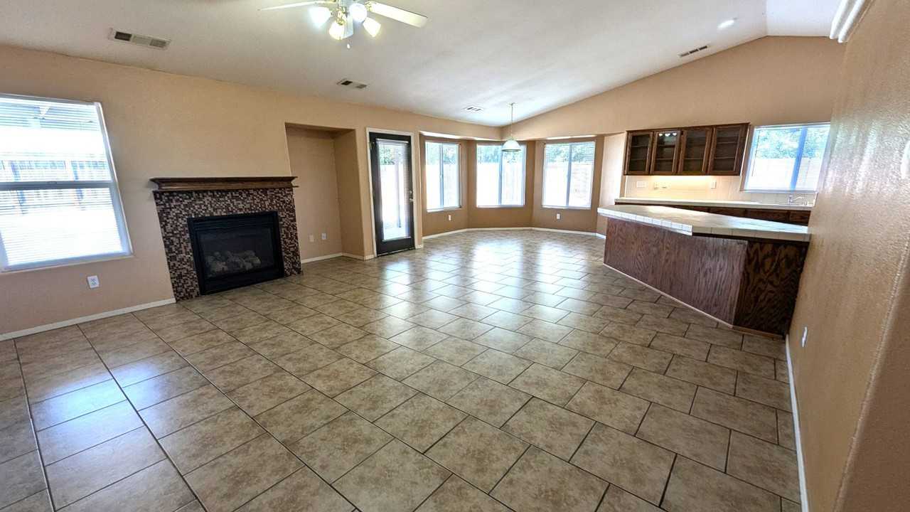 1401 Salisbury St - Photo 2 of 12