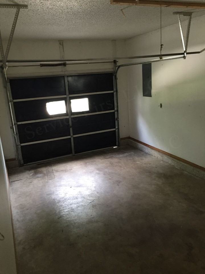 719 S Buffalo St - Photo 3 of 12