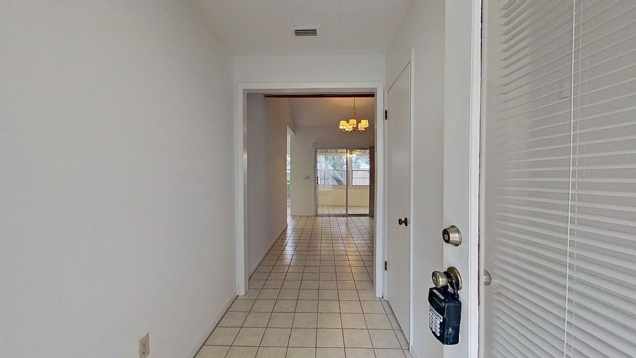 1615 Seminole Rd - Photo 4 of 24