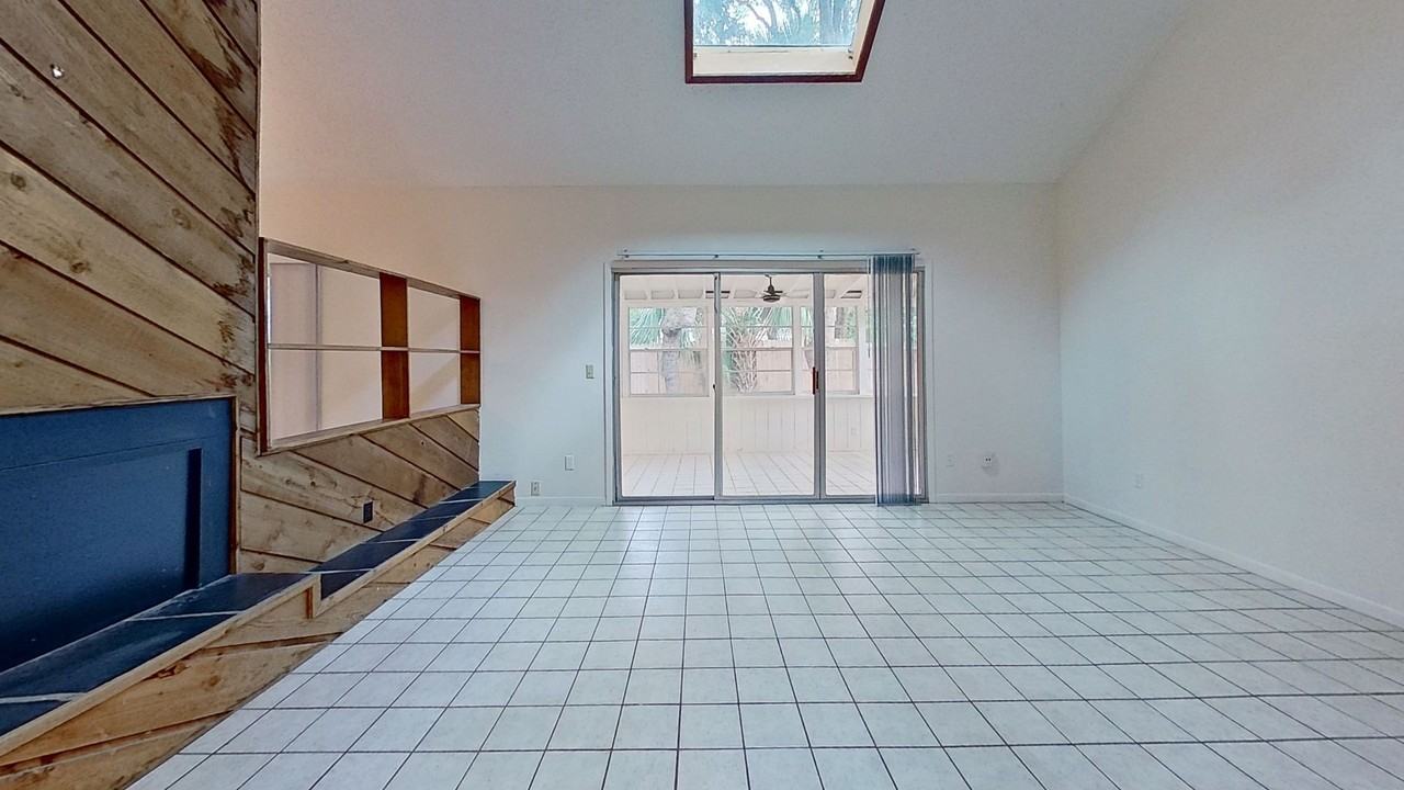1615 Seminole Rd - Photo 5 of 24
