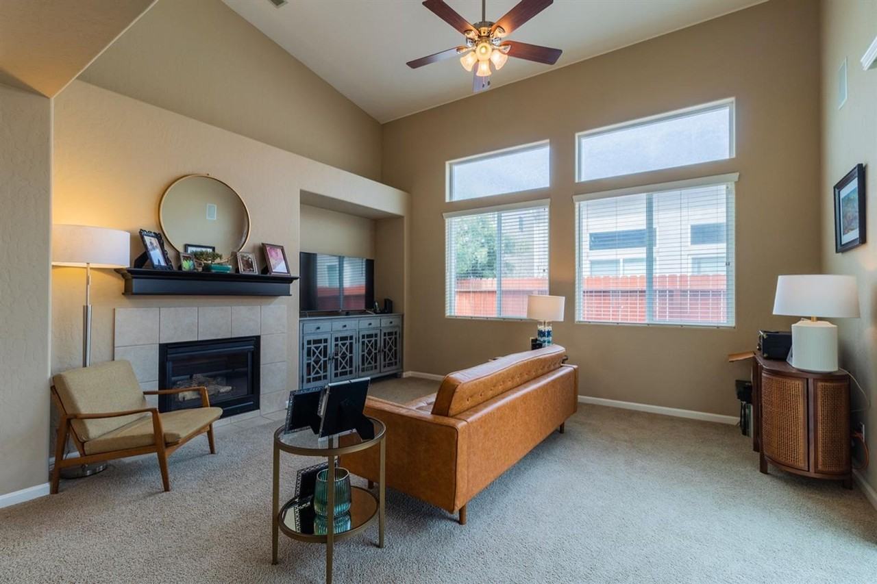 1812 Bella Oaks Way - Photo 2 of 35