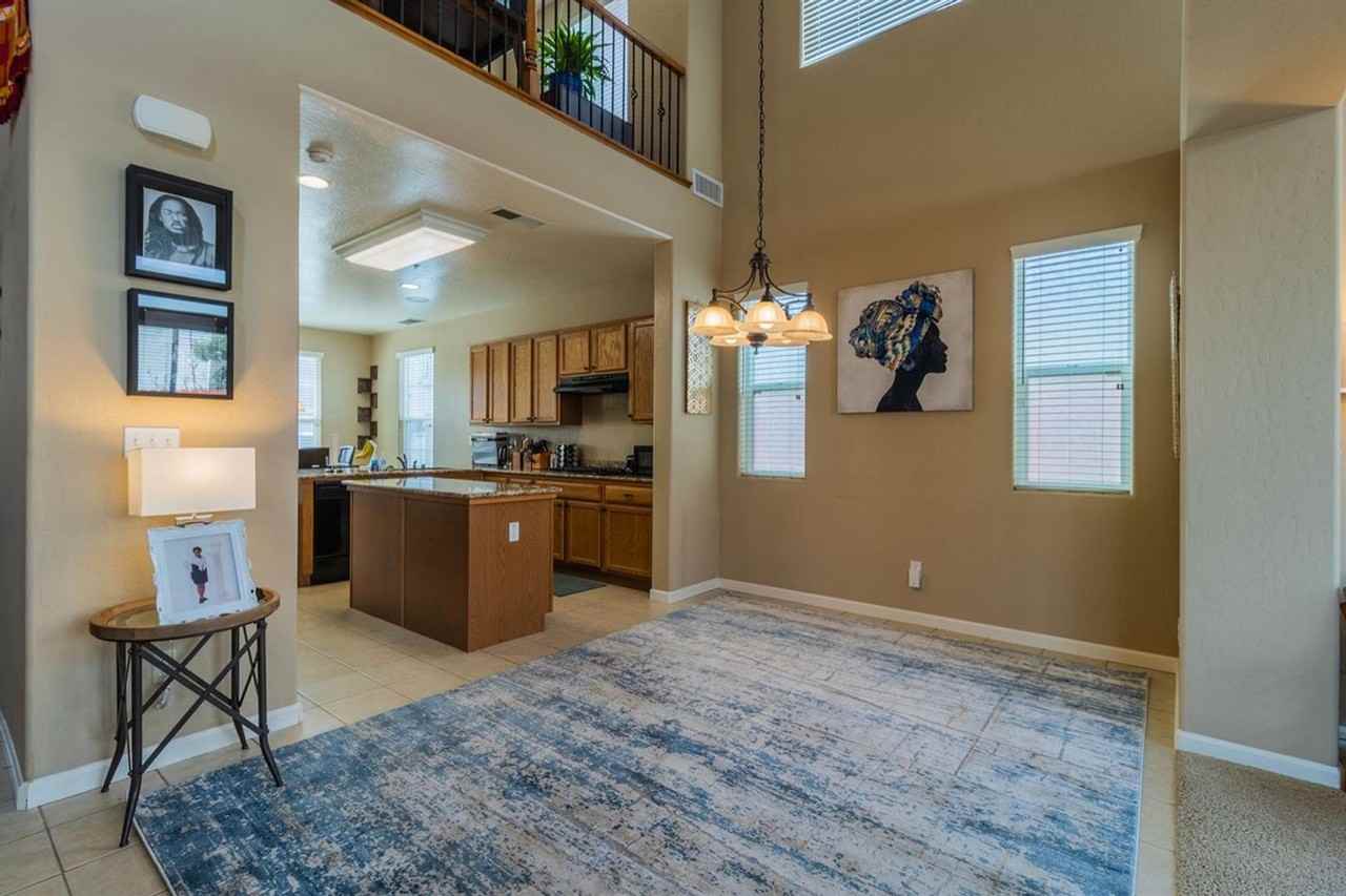 1812 Bella Oaks Way - Photo 5 of 35