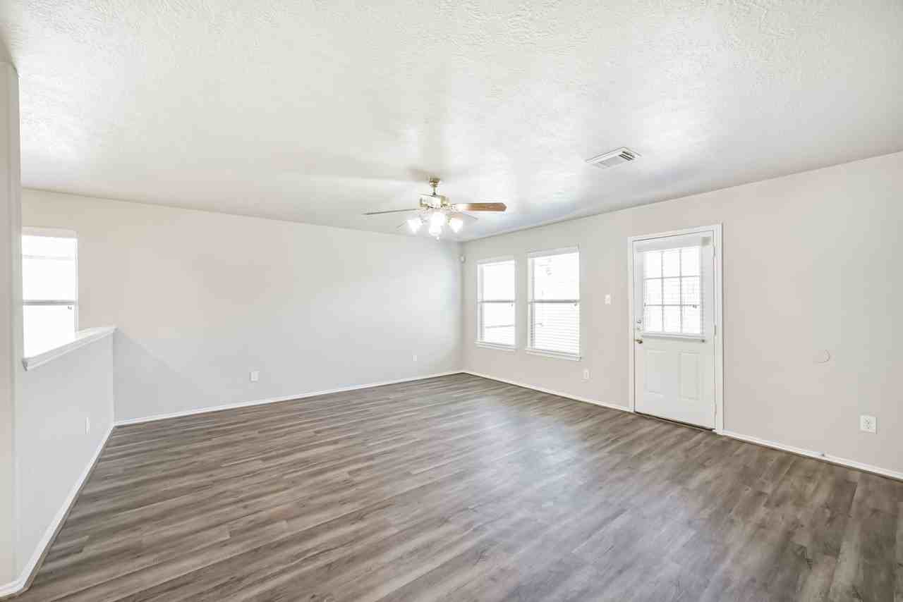 4915 Winding View Ln - Photo 6 of 37