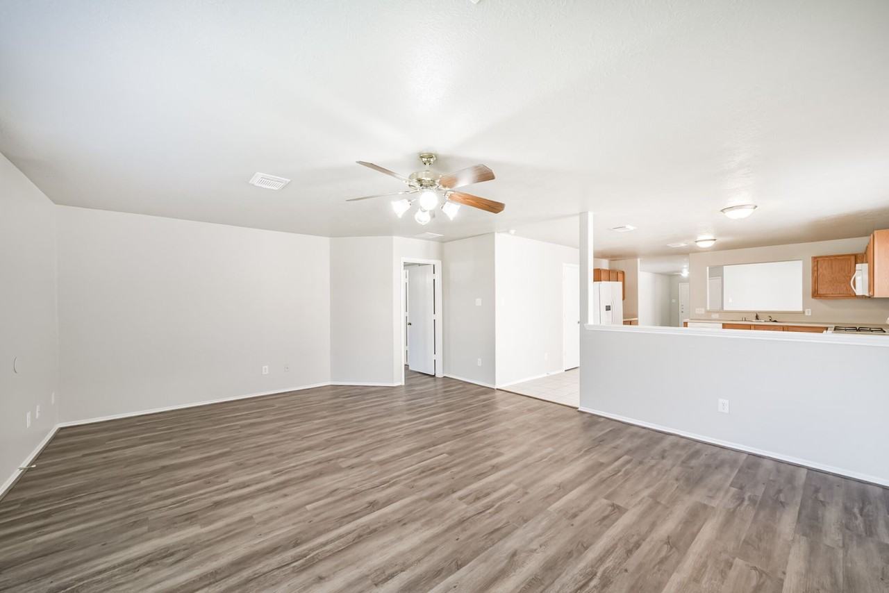 4915 Winding View Ln - Photo 7 of 37