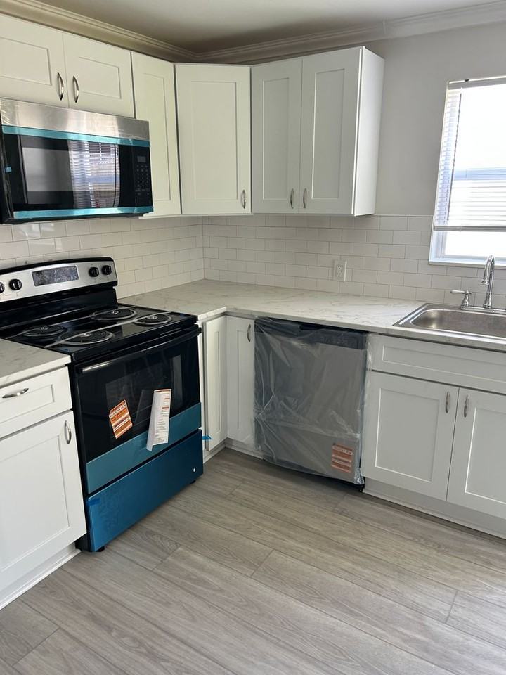 116 E 14th St - Photo 2 of 9