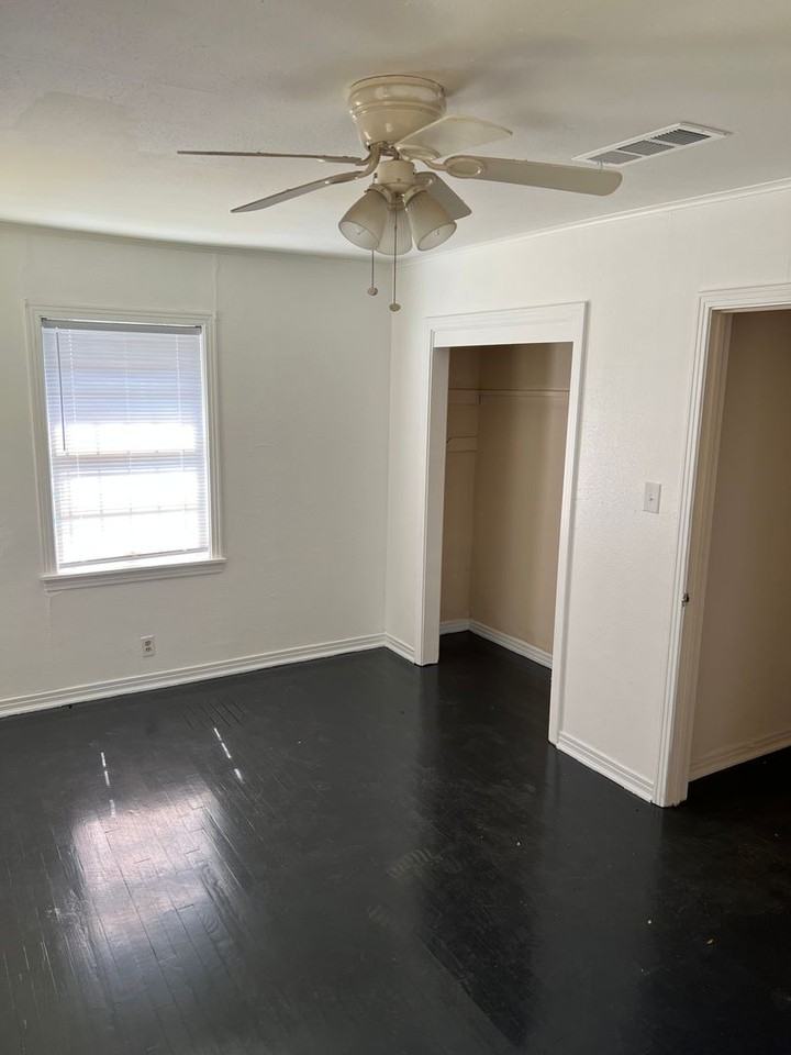 261 E Jordan St - Photo 3 of 19