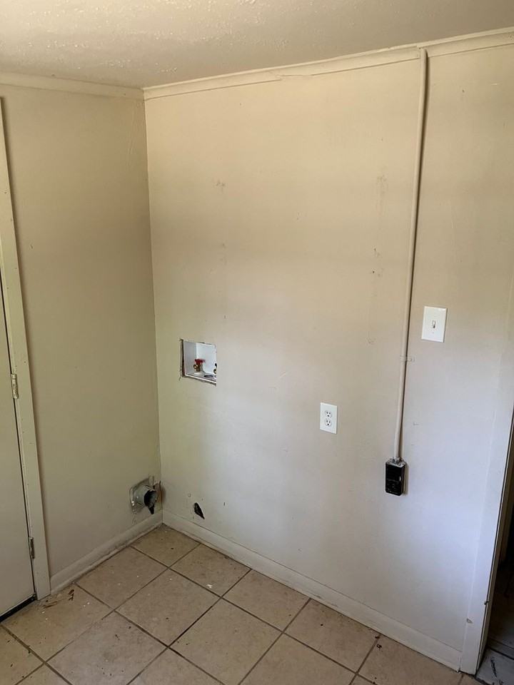 261 E Jordan St - Photo 7 of 19