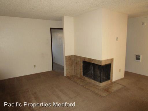 800 Ellendale Drive - Photo 2 of 8