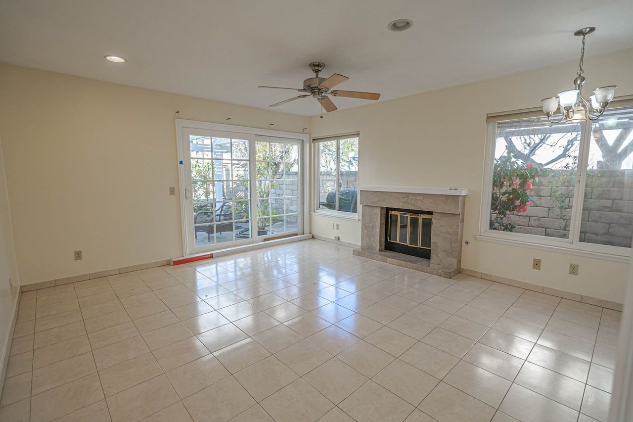 25503 Via Gracioso - Photo 3 of 18