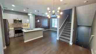 305 Mission Rd - Photo 1 of 1