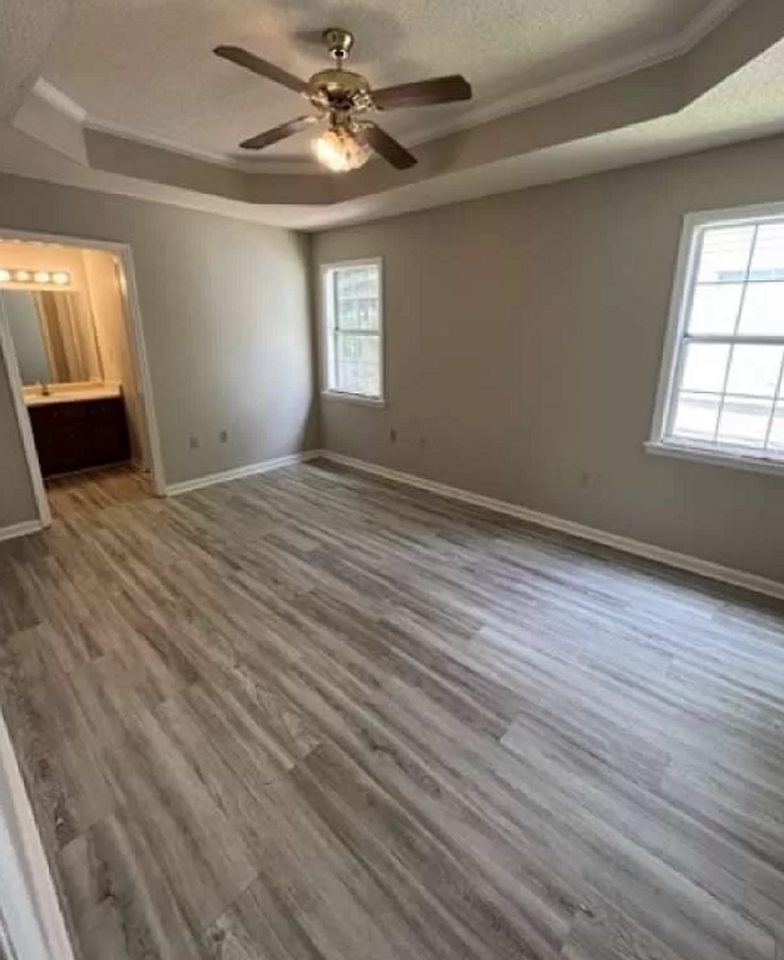 251 Blue Pool Dr - Photo 5 of 10