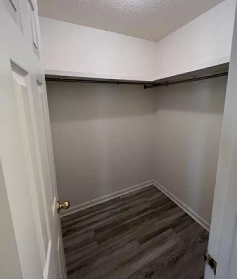 251 Blue Pool Dr - Photo 7 of 10
