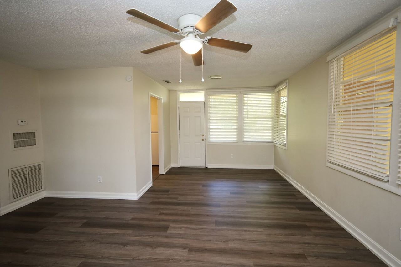 902 Ridgewood Dr - Photo 5 of 15