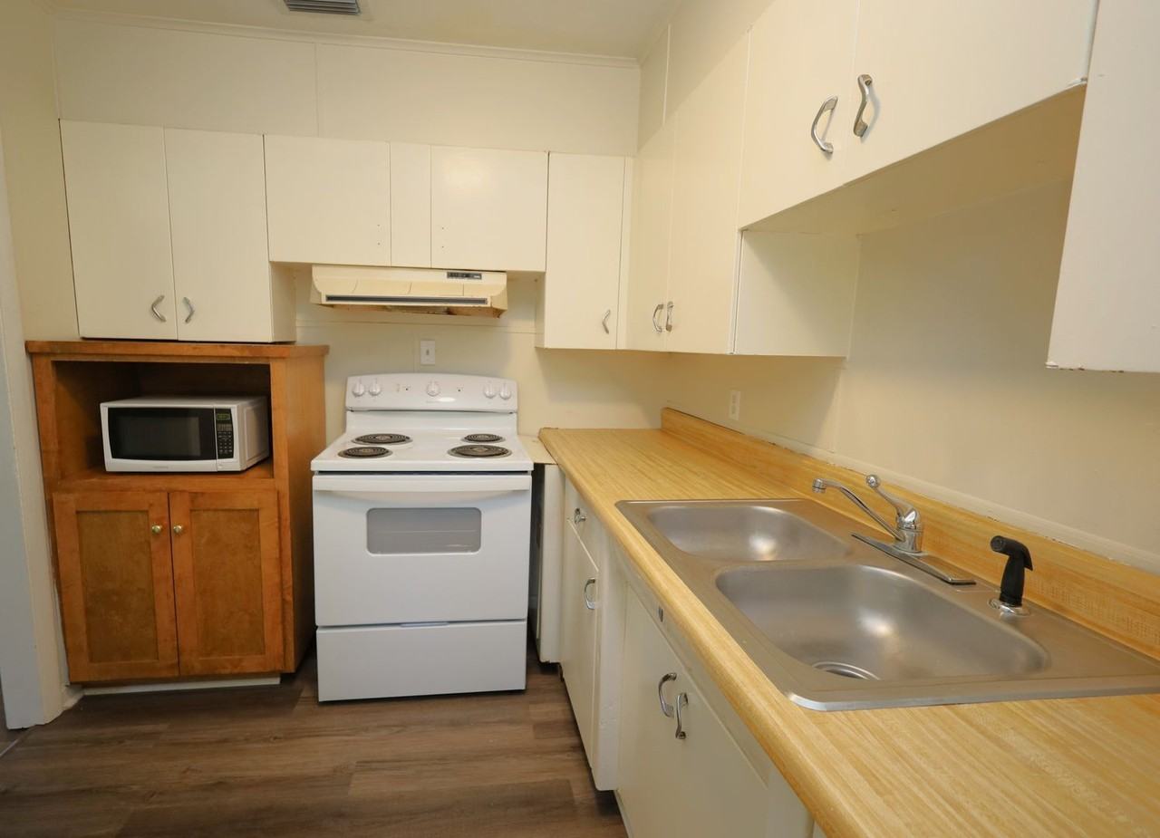 902 Ridgewood Dr - Photo 7 of 15