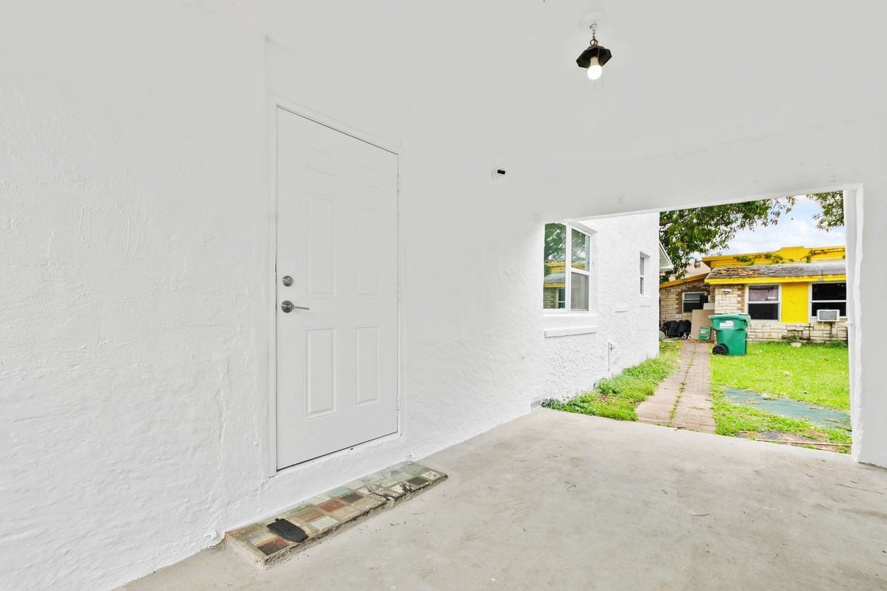 7770 Nw 9th Ave - Photo 4 of 22