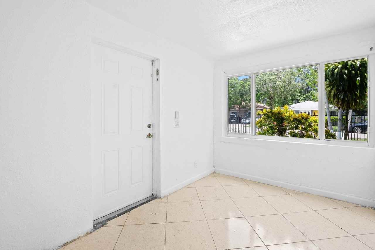 7770 Nw 9th Ave - Photo 5 of 22