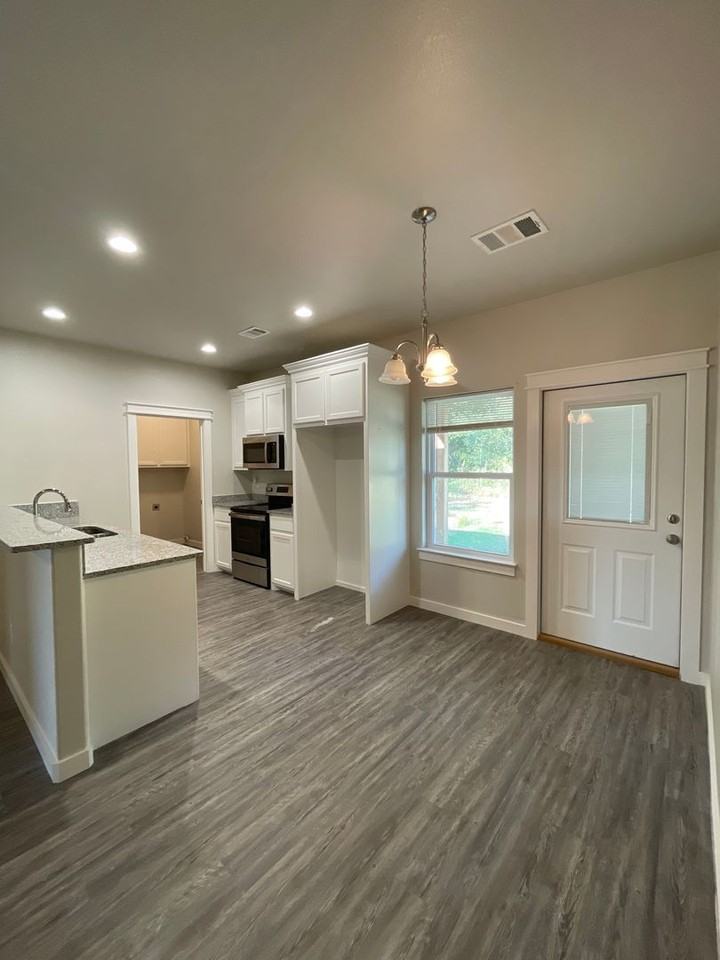 384 Western Hills Dr - Photo 3 of 13