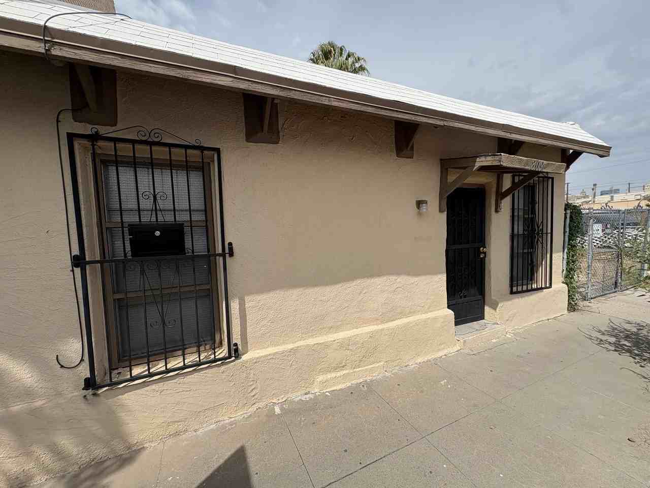 809 S Kansas St - Photo 2 of 14