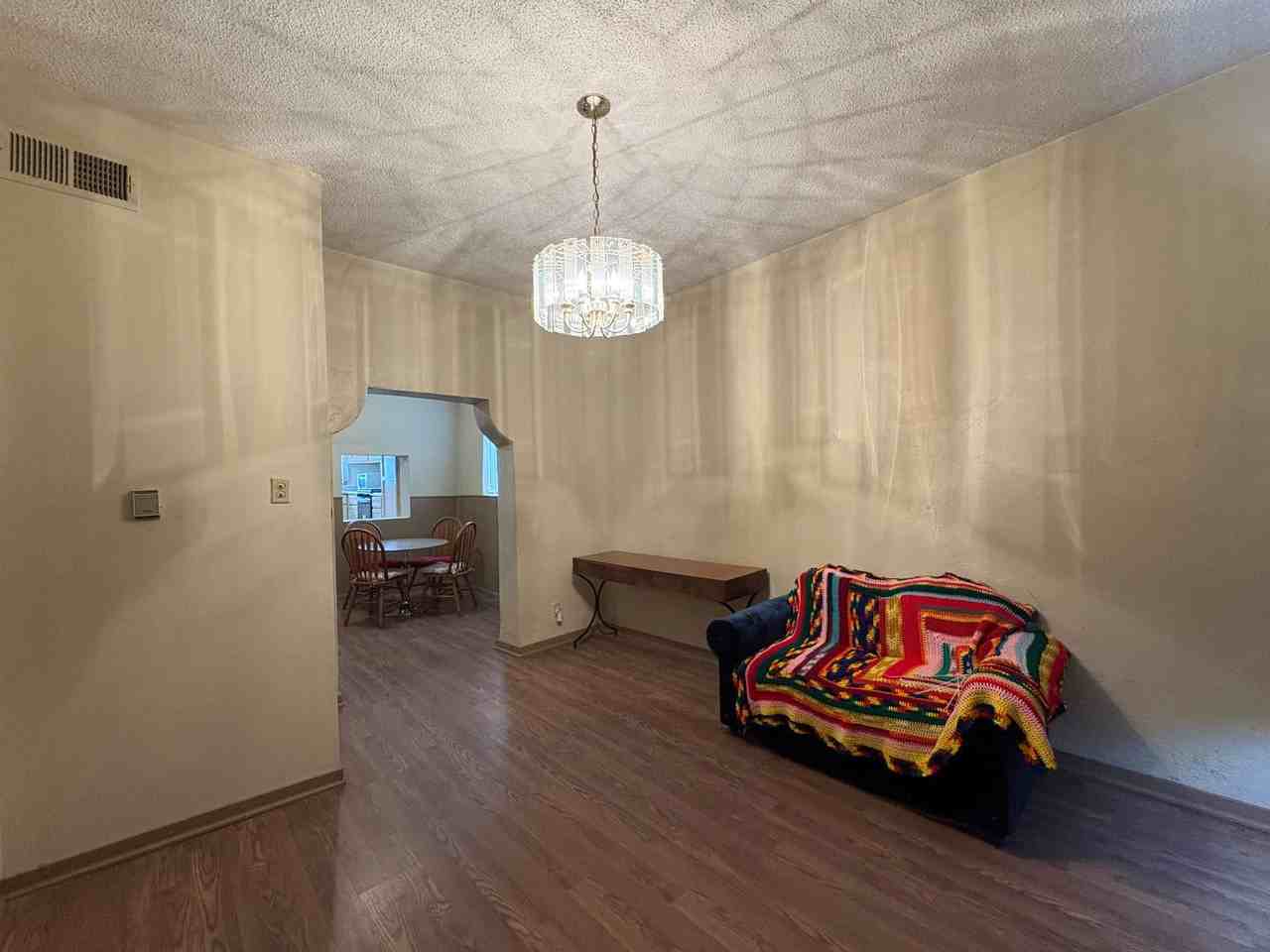 809 S Kansas St - Photo 3 of 14