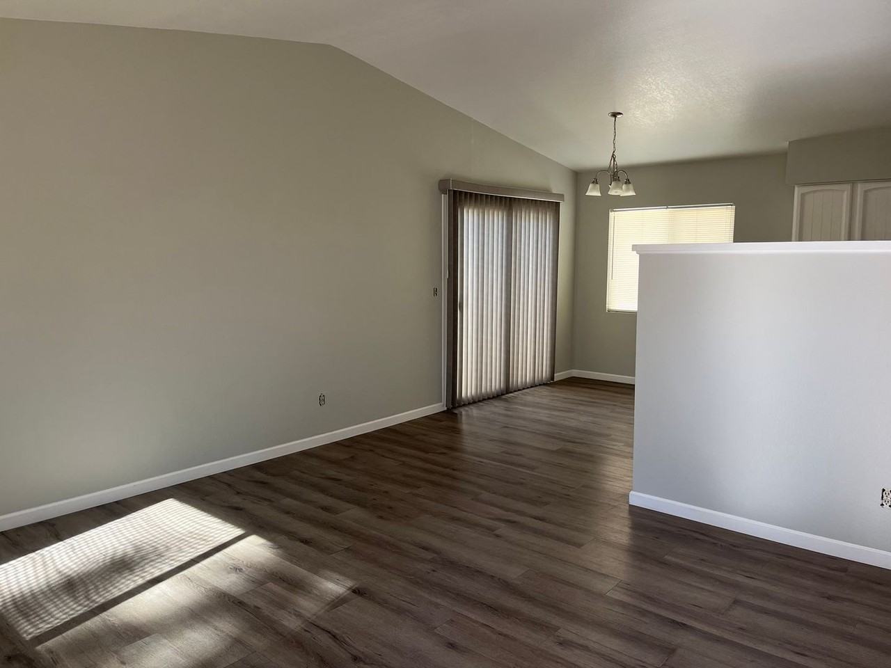 3320 S Parkside Dr - Photo 2 of 16