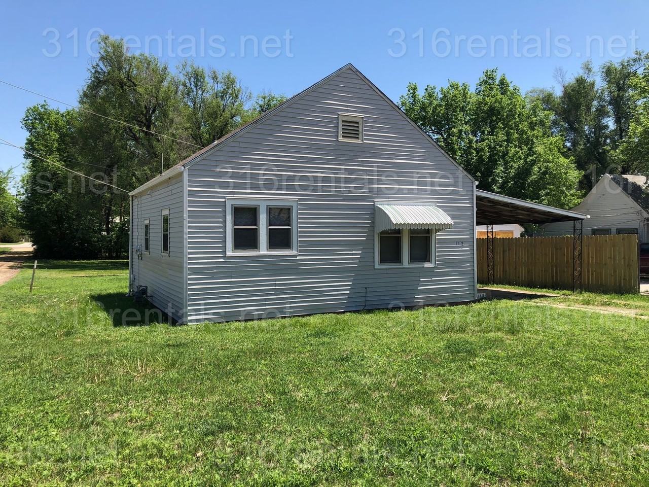 112 N Kansas Ave - Photo 3 of 5