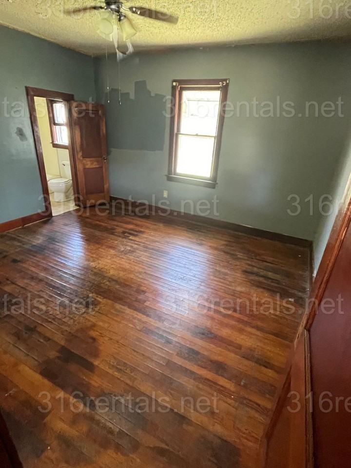 112 N Kansas Ave - Photo 5 of 5