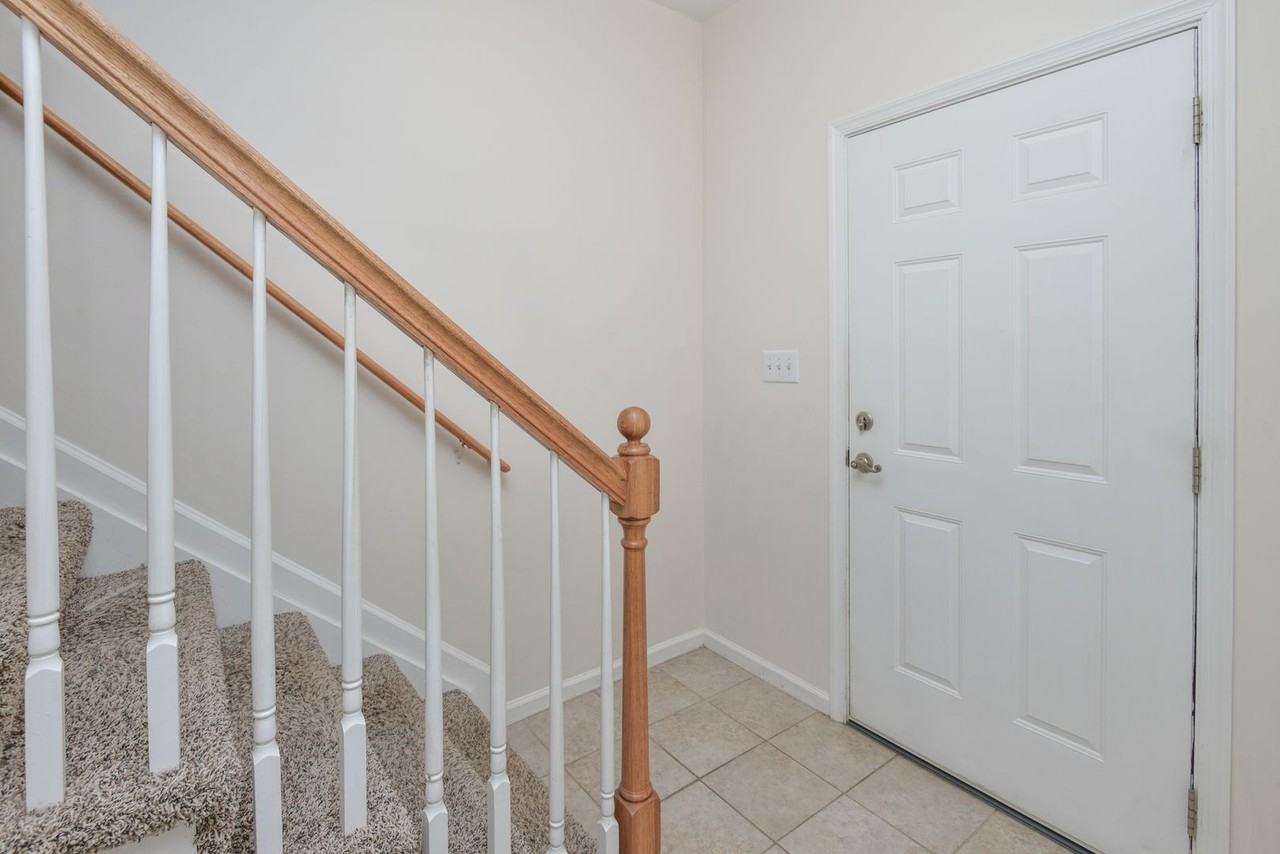 1531 Creek Ct - Photo 3 of 31