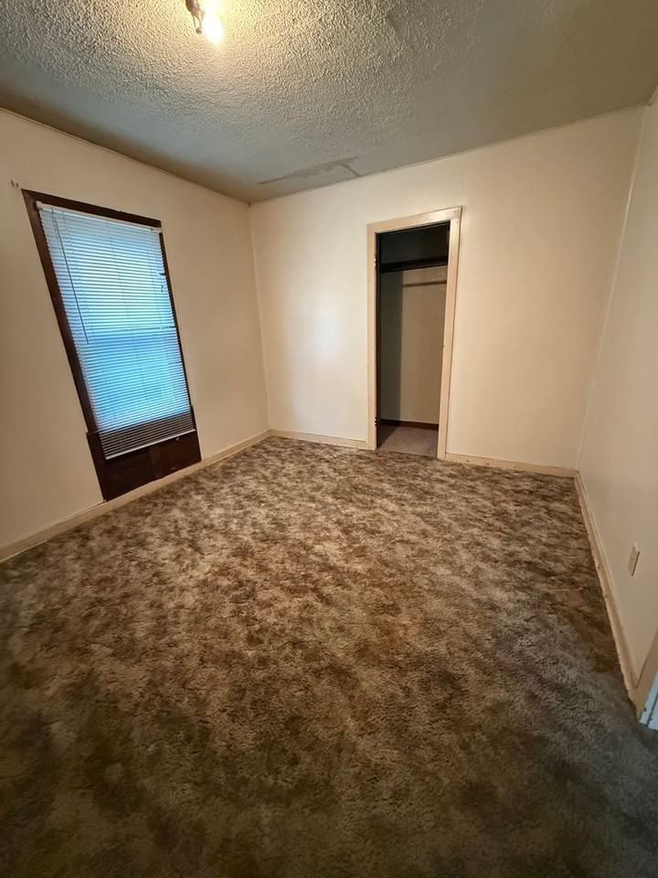 146 W 86th St S - Photo 3 of 8