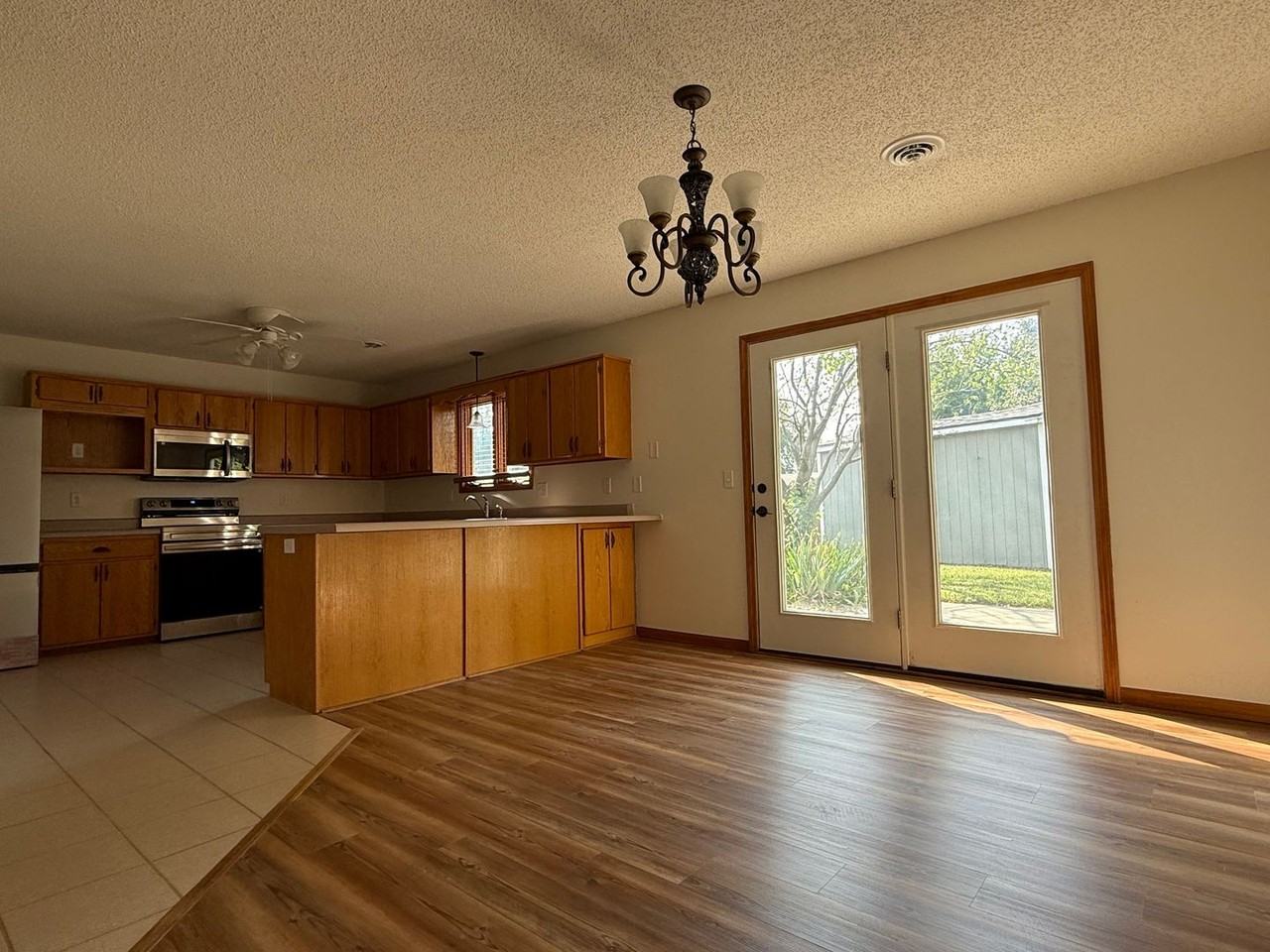 3916 Foxridge Dr - Photo 4 of 21