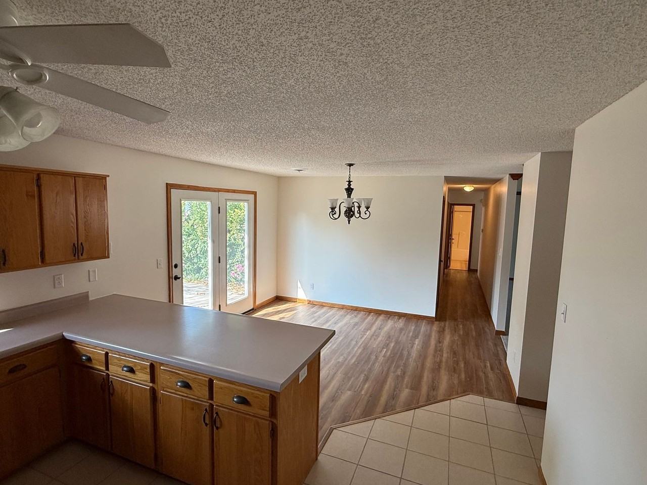 3916 Foxridge Dr - Photo 7 of 21