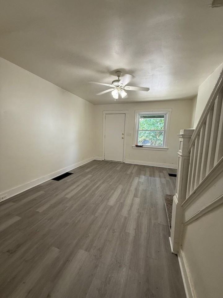 6503 Clifford St - Photo 3 of 10