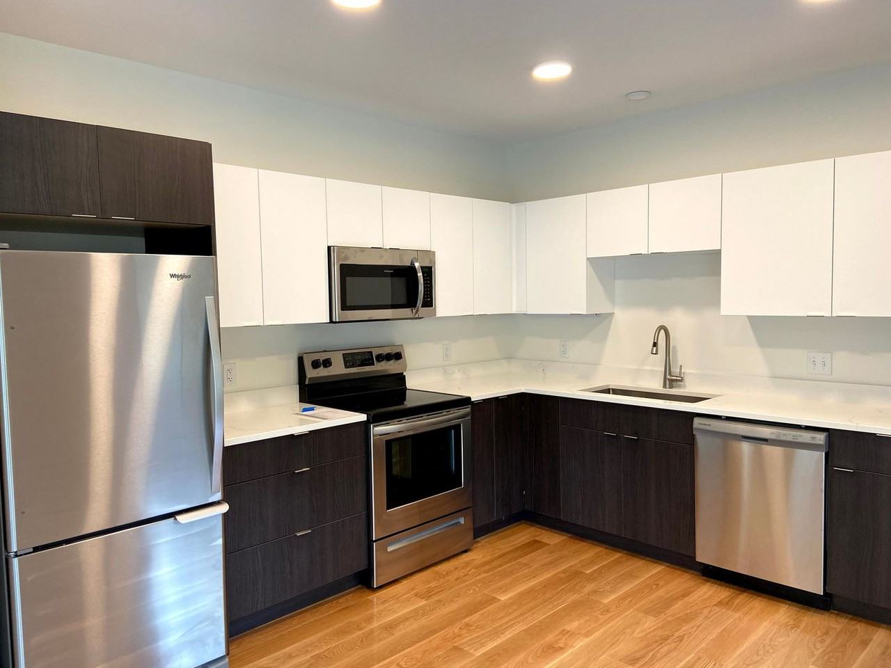 69 Etna Rd - Photo 3 of 17