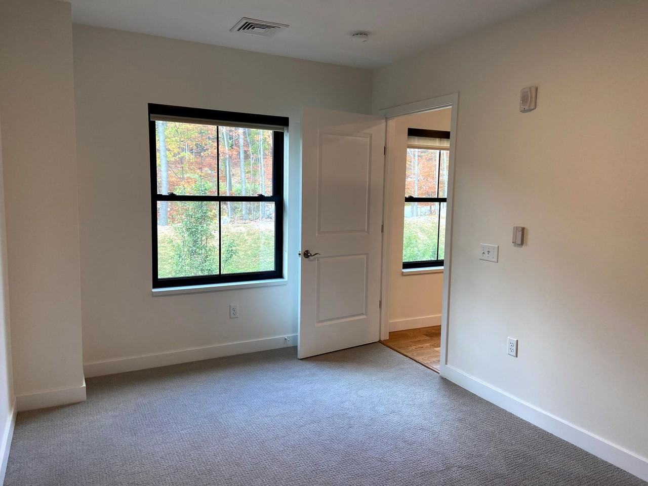 69 Etna Rd - Photo 6 of 17