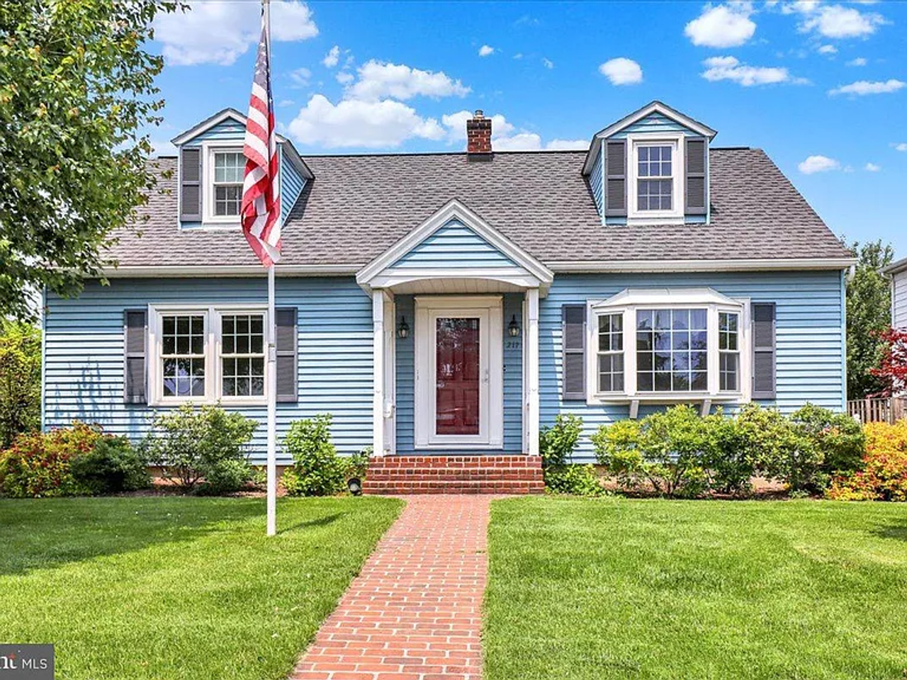 217 E Chestnut St - Photo 2 of 24