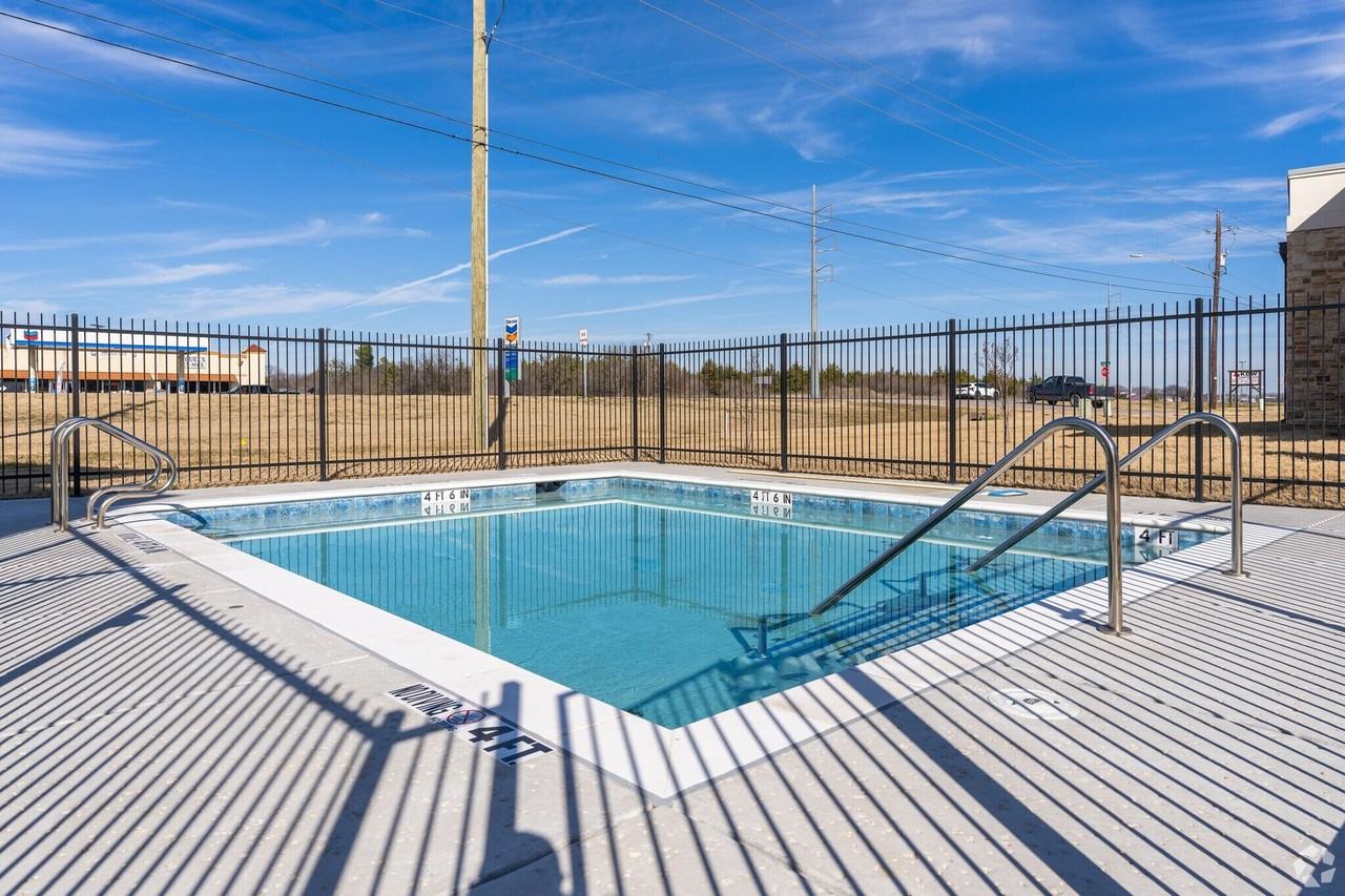 1101 Biloxi Drive - Photo 2 of 31