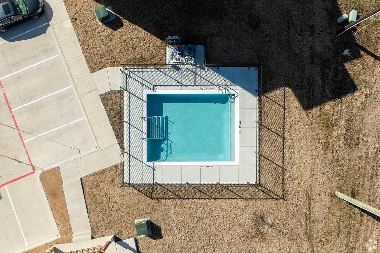 1101 Biloxi Drive - Photo 3 of 31