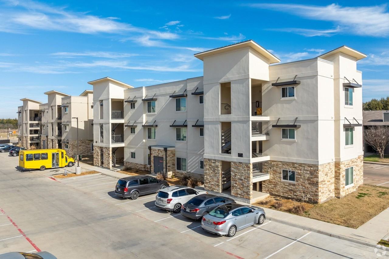 1101 Biloxi Drive - Photo 7 of 31