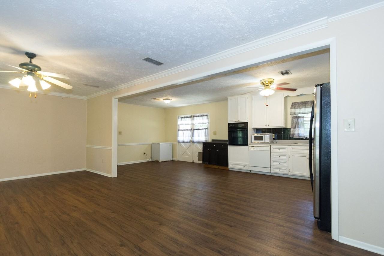 3720 Sunny Hill Dr - Photo 3 of 28