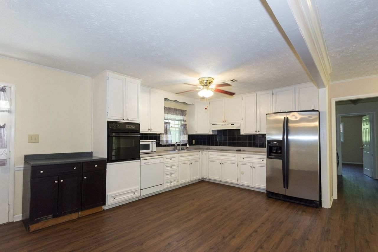 3720 Sunny Hill Dr - Photo 5 of 28