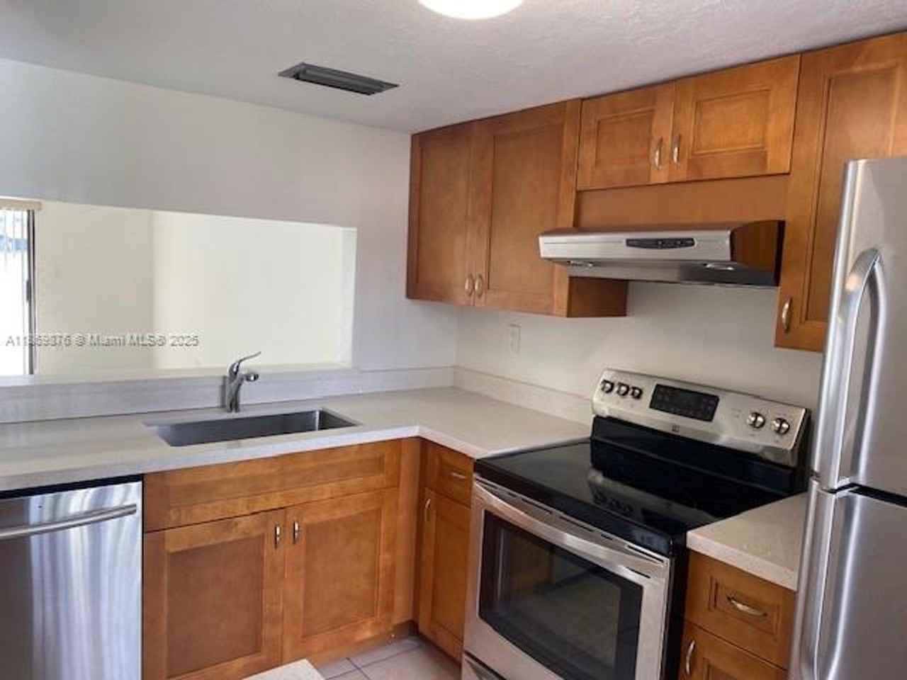 20756 Ne 5th Ct - Photo 2 of 11