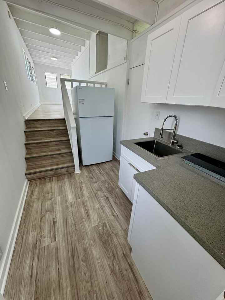1727 Mahani Loop