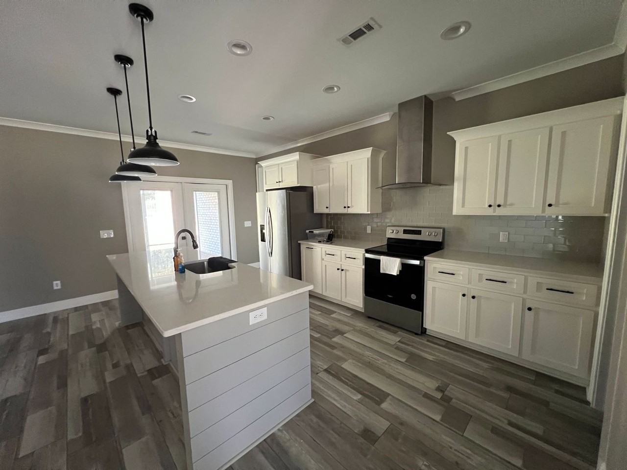 526 County Road 758 - Photo 4 of 23
