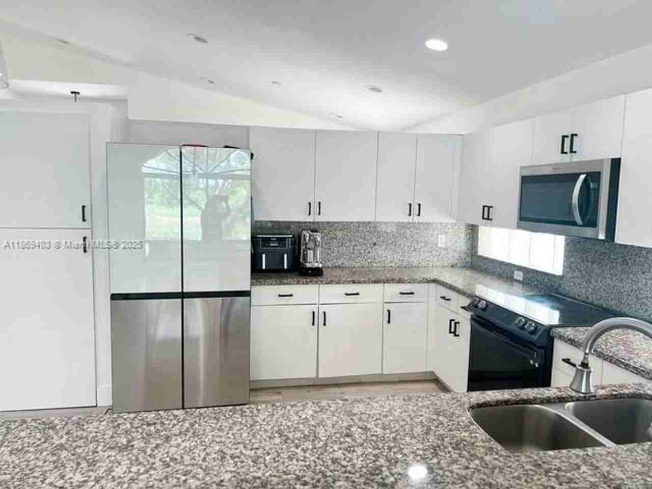 17888 Sw 14th St - Photo 2 of 29