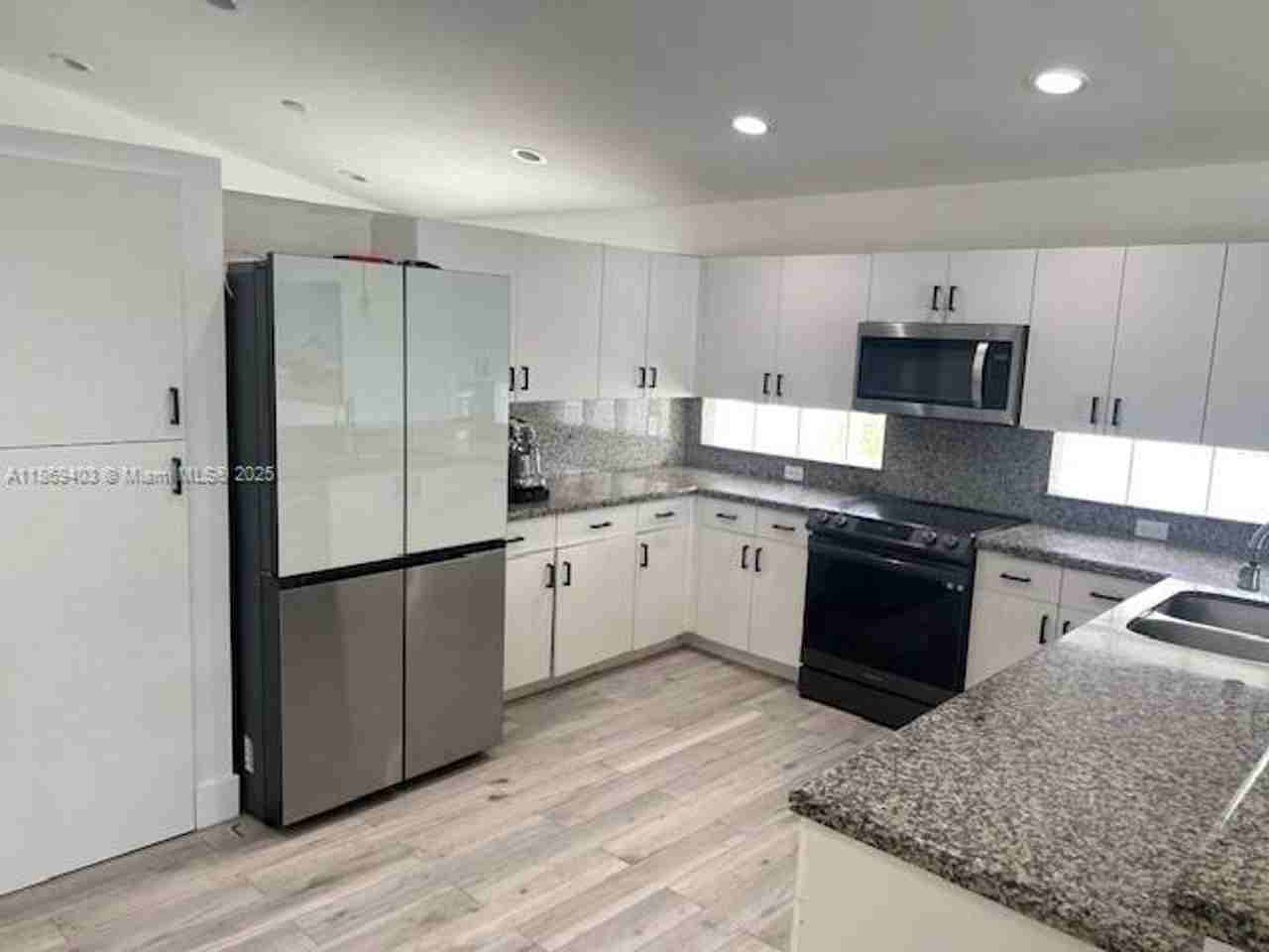 17888 Sw 14th St - Photo 3 of 29