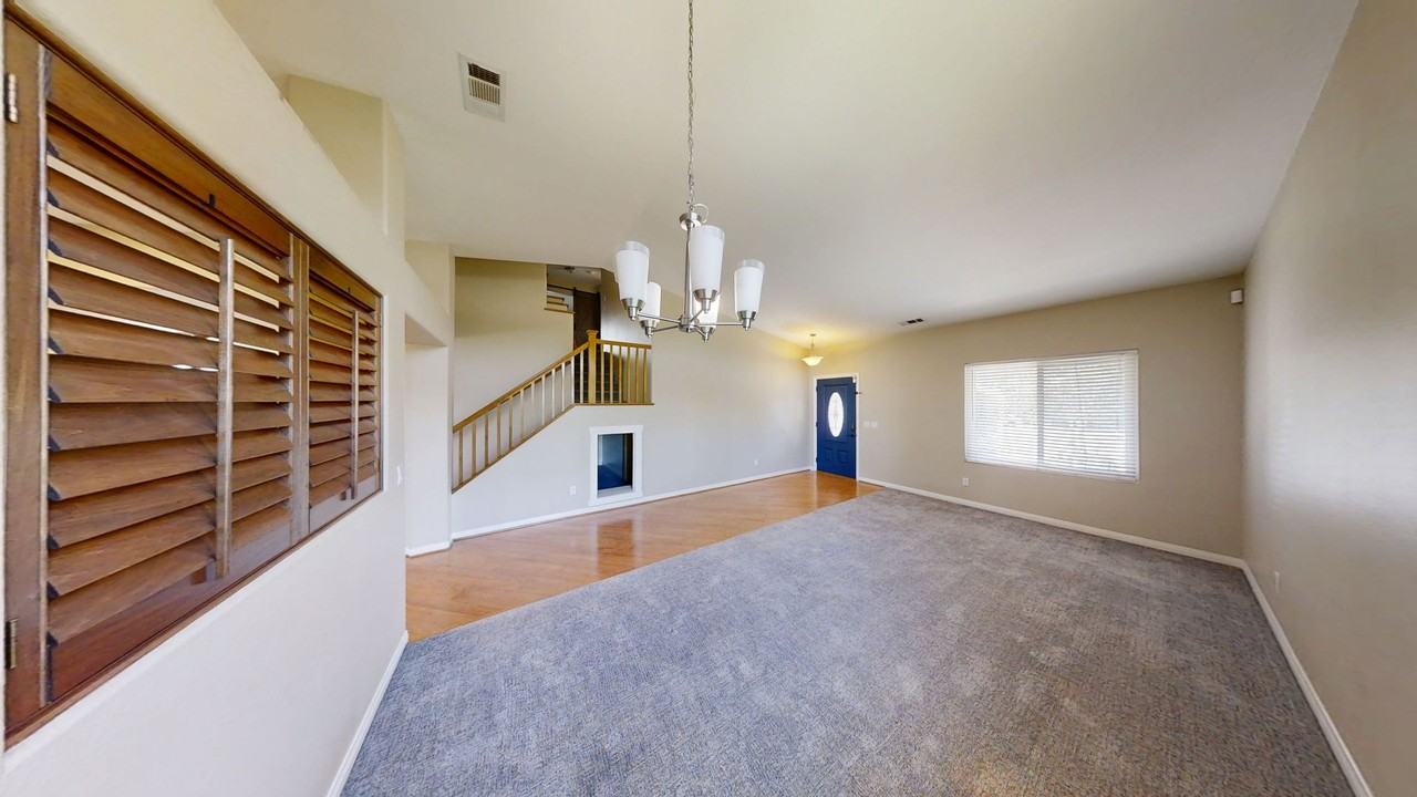 13506 Margaret Ln - Photo 5 of 37