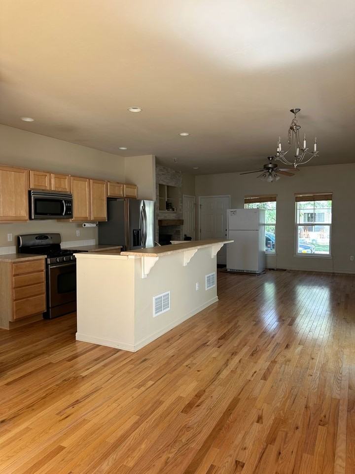 1454 Crawford Way - Photo 3 of 18