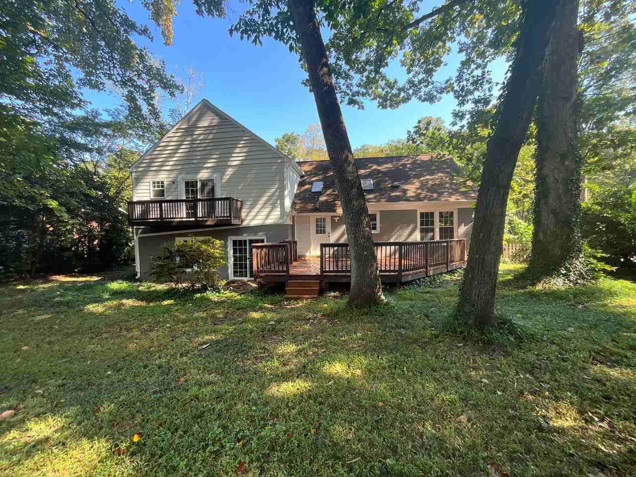 1015 Bridgewater Dr - Photo 3 of 33