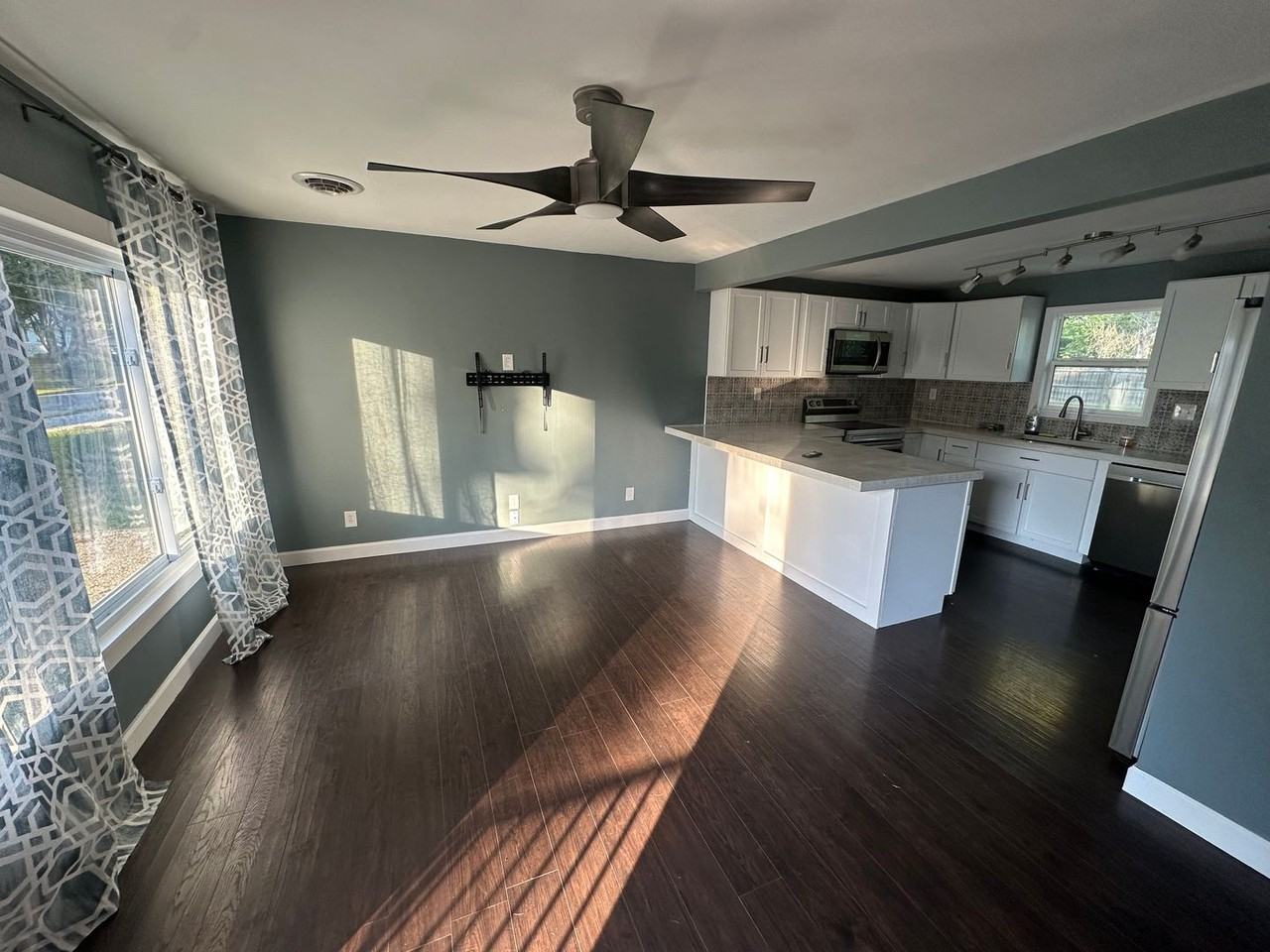 2607 S Carolina St - Photo 3 of 11