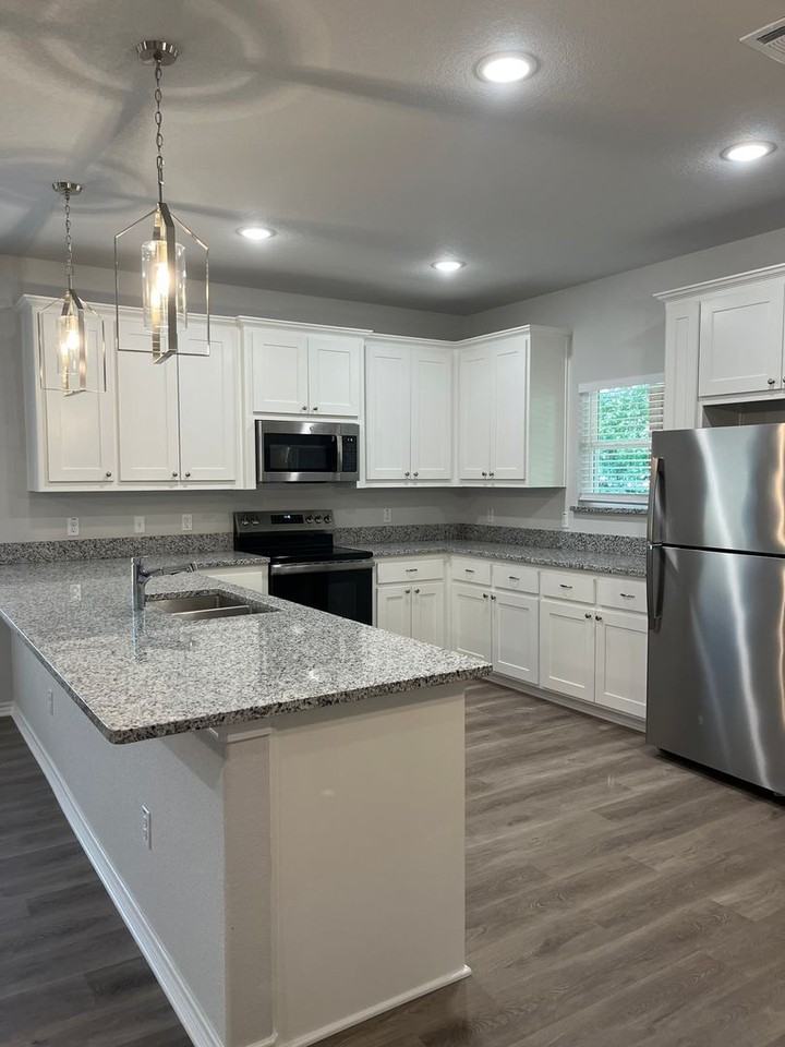 2712 W Bewick St - Photo 4 of 10