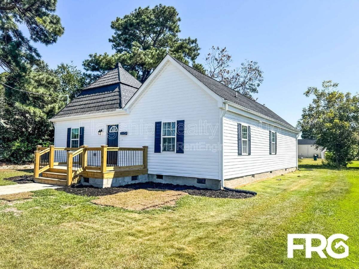 109 Se Railroad St - Photo 2 of 10